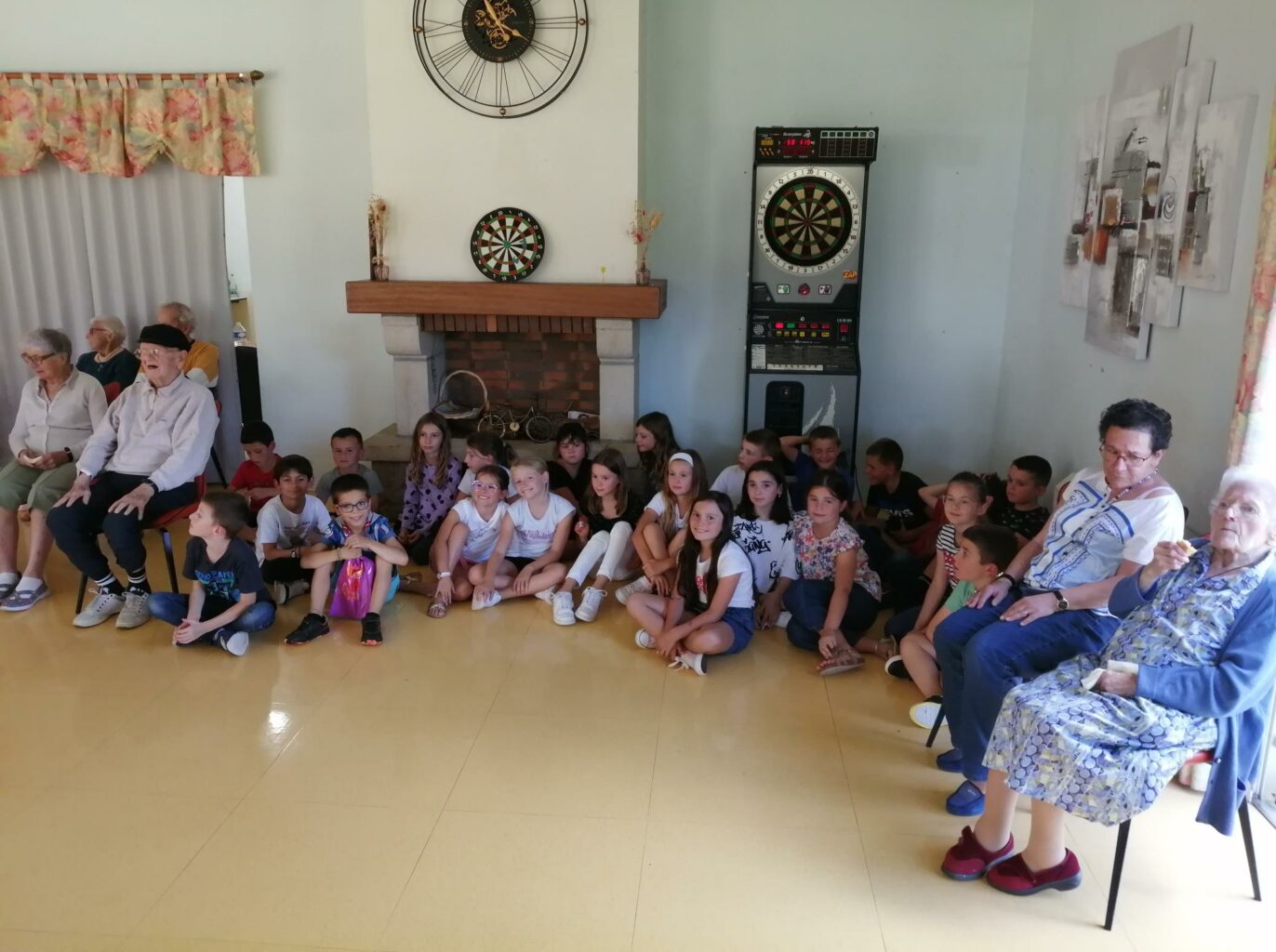 Après-midi festif à la maison de retraite !